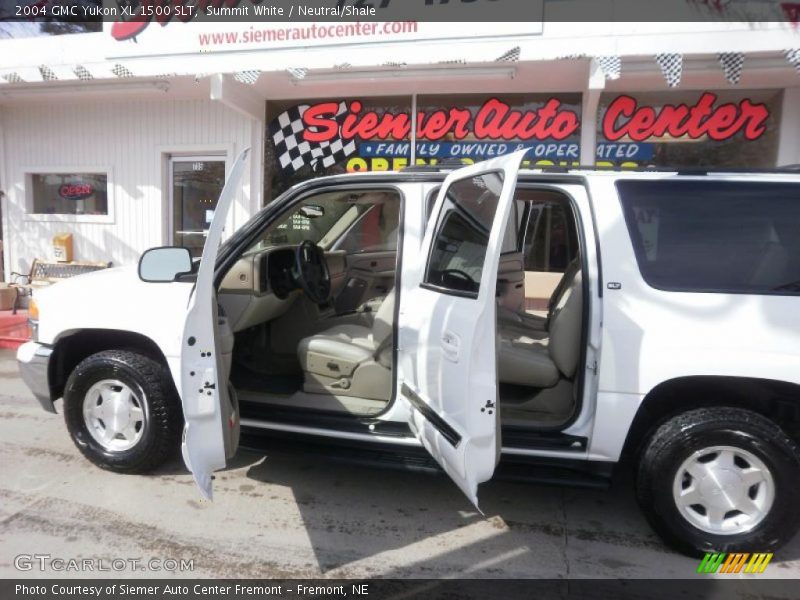 Summit White / Neutral/Shale 2004 GMC Yukon XL 1500 SLT