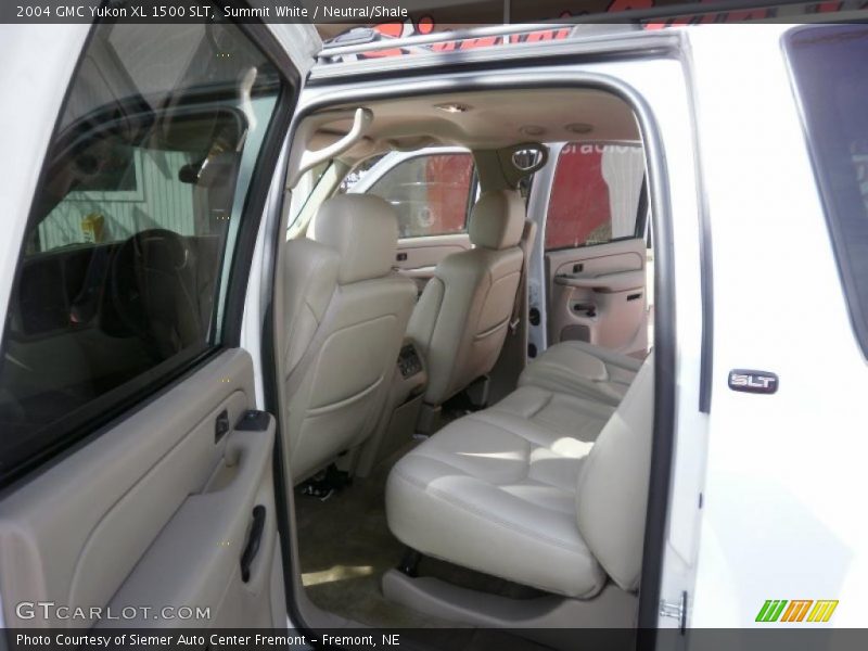 Summit White / Neutral/Shale 2004 GMC Yukon XL 1500 SLT