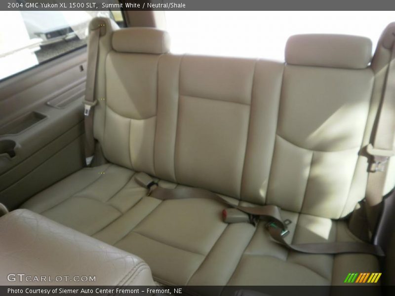 Summit White / Neutral/Shale 2004 GMC Yukon XL 1500 SLT