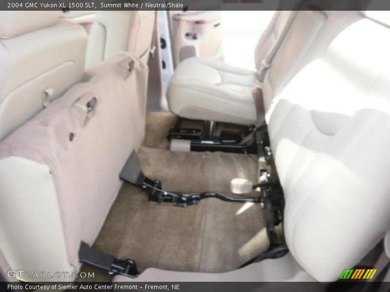Summit White / Neutral/Shale 2004 GMC Yukon XL 1500 SLT