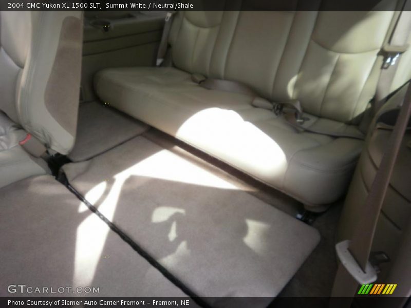 Summit White / Neutral/Shale 2004 GMC Yukon XL 1500 SLT