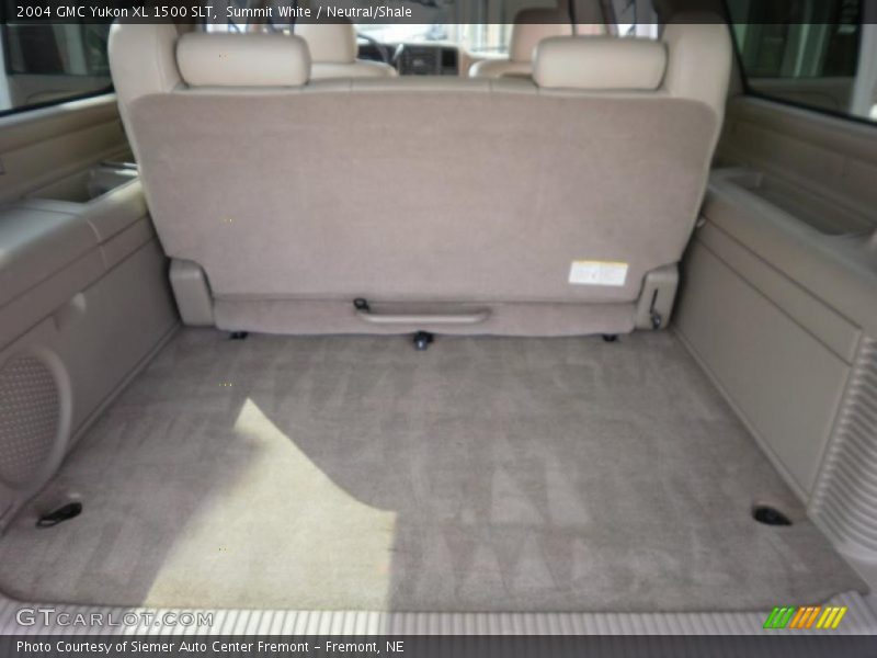 Summit White / Neutral/Shale 2004 GMC Yukon XL 1500 SLT