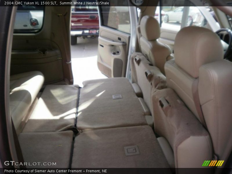 Summit White / Neutral/Shale 2004 GMC Yukon XL 1500 SLT