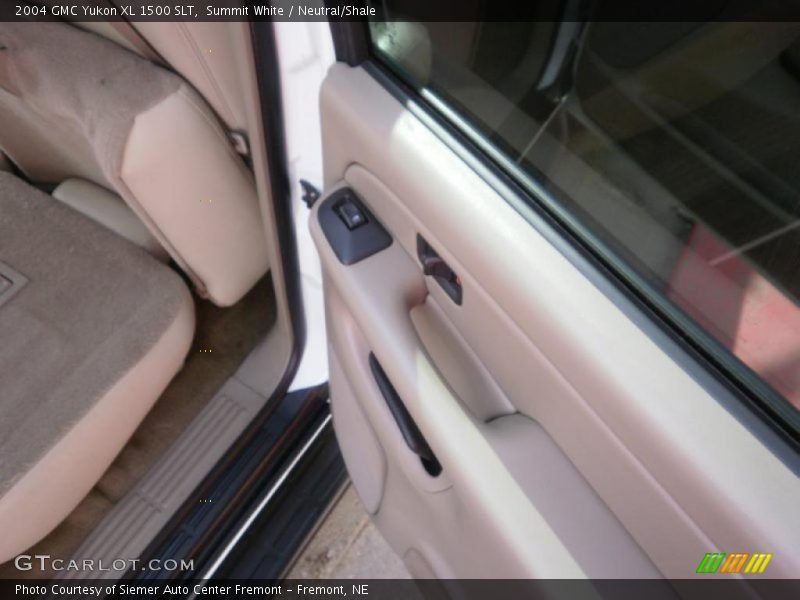 Summit White / Neutral/Shale 2004 GMC Yukon XL 1500 SLT