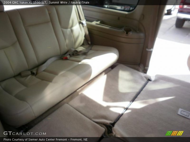 Summit White / Neutral/Shale 2004 GMC Yukon XL 1500 SLT
