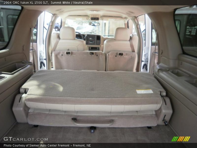 Summit White / Neutral/Shale 2004 GMC Yukon XL 1500 SLT