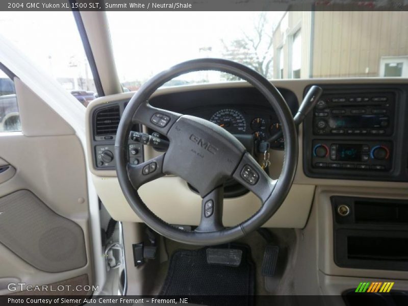 Summit White / Neutral/Shale 2004 GMC Yukon XL 1500 SLT