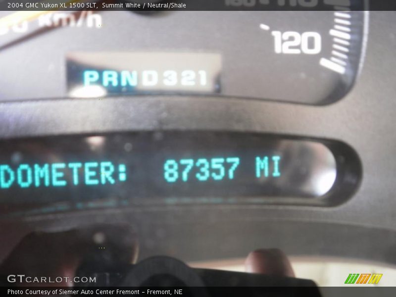 Summit White / Neutral/Shale 2004 GMC Yukon XL 1500 SLT