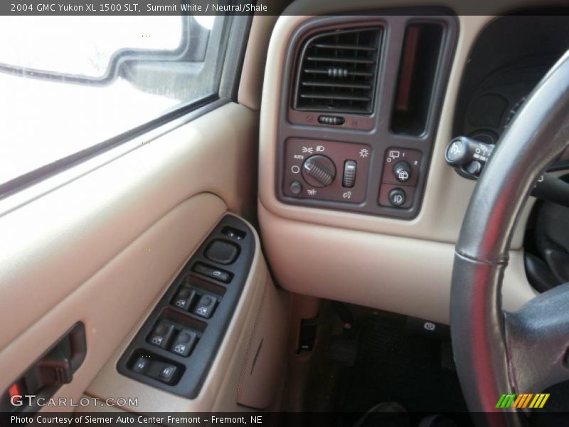 Summit White / Neutral/Shale 2004 GMC Yukon XL 1500 SLT