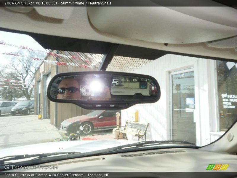 Summit White / Neutral/Shale 2004 GMC Yukon XL 1500 SLT