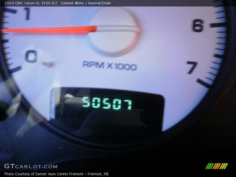 Summit White / Neutral/Shale 2004 GMC Yukon XL 1500 SLT