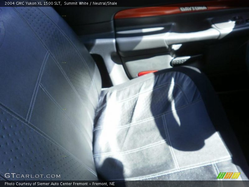 Summit White / Neutral/Shale 2004 GMC Yukon XL 1500 SLT