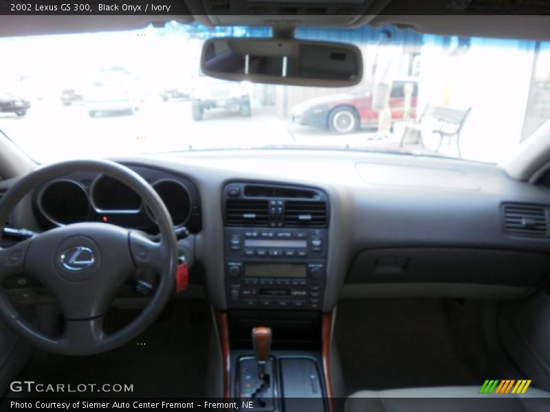 Black Onyx / Ivory 2002 Lexus GS 300