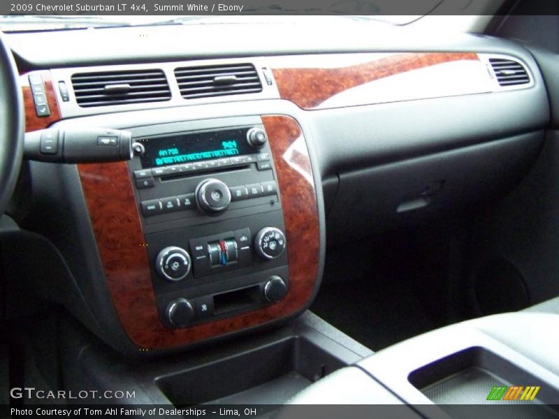 Summit White / Ebony 2009 Chevrolet Suburban LT 4x4