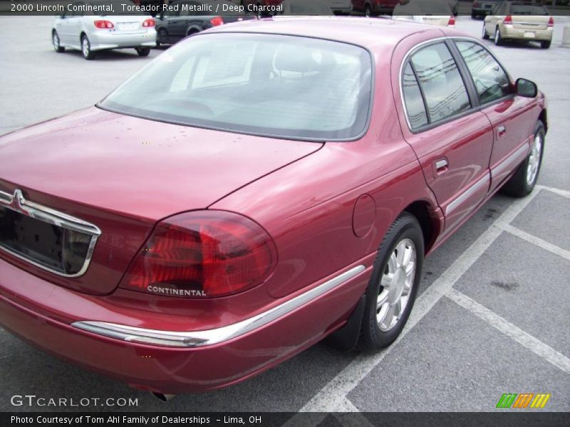 Toreador Red Metallic / Deep Charcoal 2000 Lincoln Continental