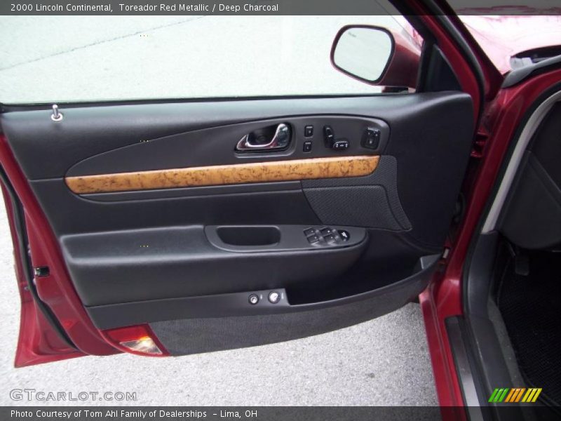 Toreador Red Metallic / Deep Charcoal 2000 Lincoln Continental