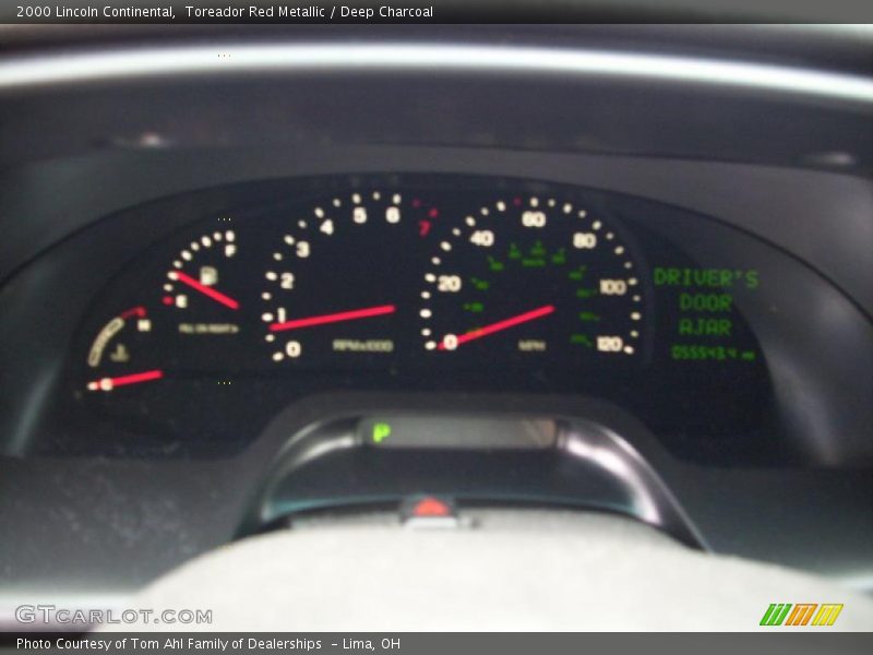 Toreador Red Metallic / Deep Charcoal 2000 Lincoln Continental