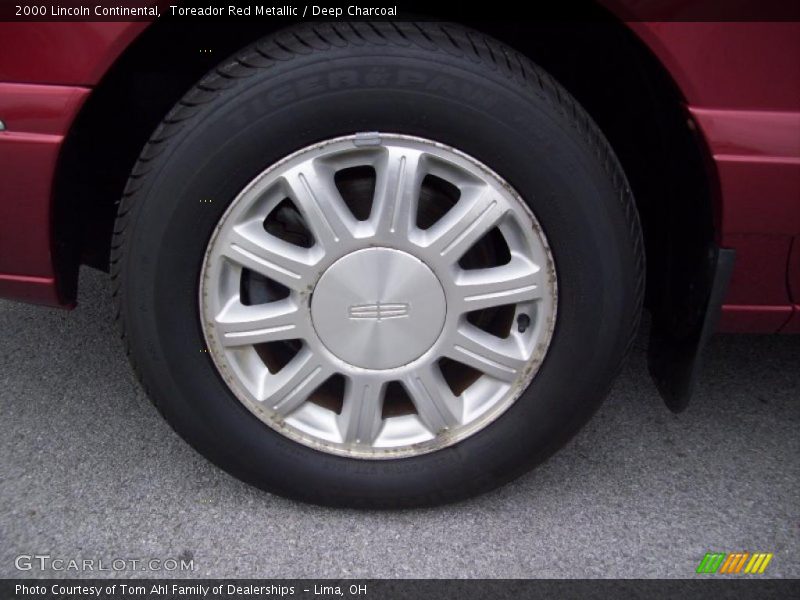 Toreador Red Metallic / Deep Charcoal 2000 Lincoln Continental