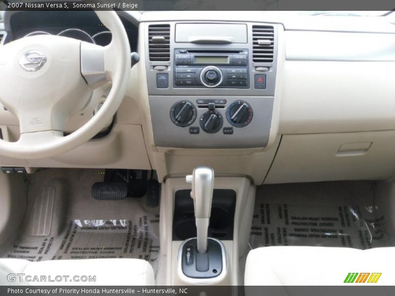 Sonoma Sunset / Beige 2007 Nissan Versa S