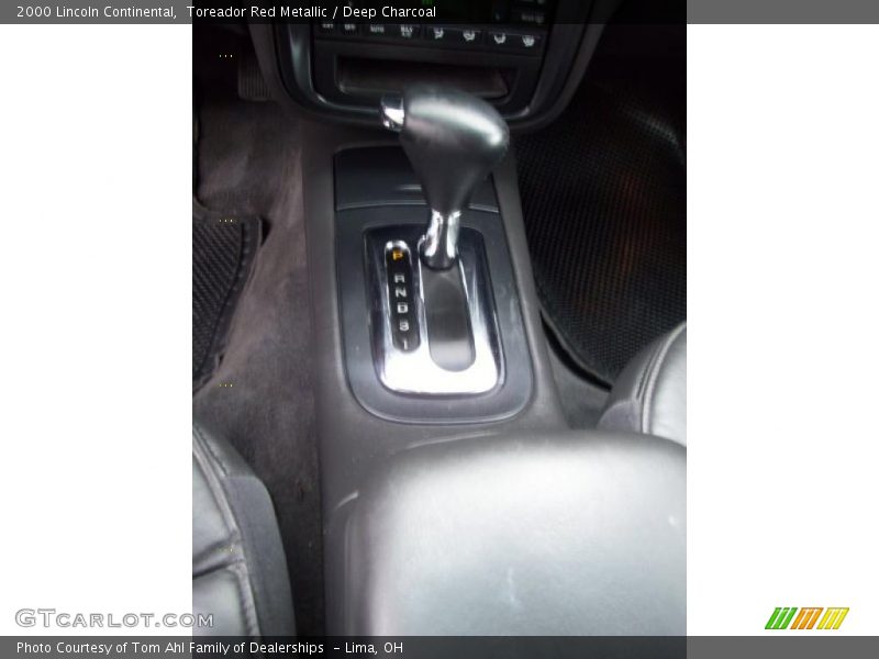 Toreador Red Metallic / Deep Charcoal 2000 Lincoln Continental