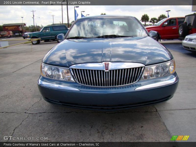 Pearl Blue Metallic / Light Graphite 2001 Lincoln Continental