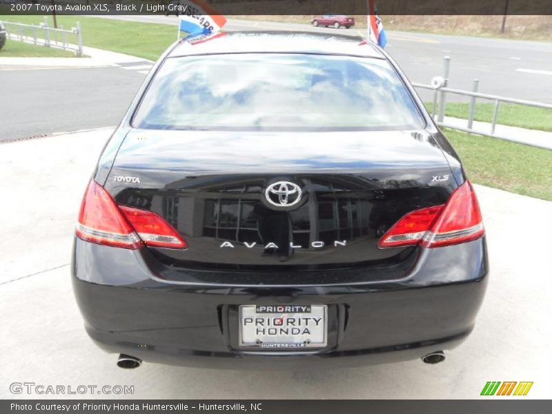 Black / Light Gray 2007 Toyota Avalon XLS