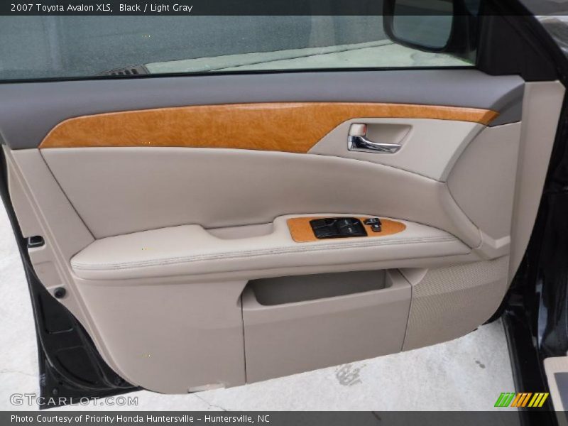Black / Light Gray 2007 Toyota Avalon XLS