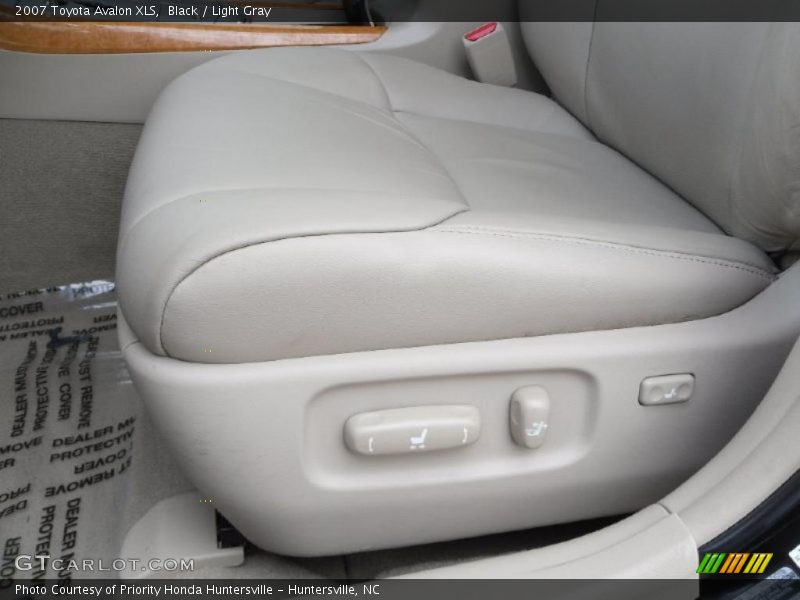 Black / Light Gray 2007 Toyota Avalon XLS