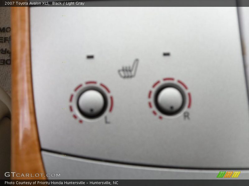 Black / Light Gray 2007 Toyota Avalon XLS