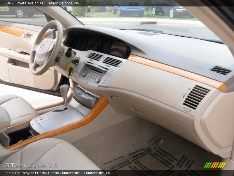 Black / Light Gray 2007 Toyota Avalon XLS