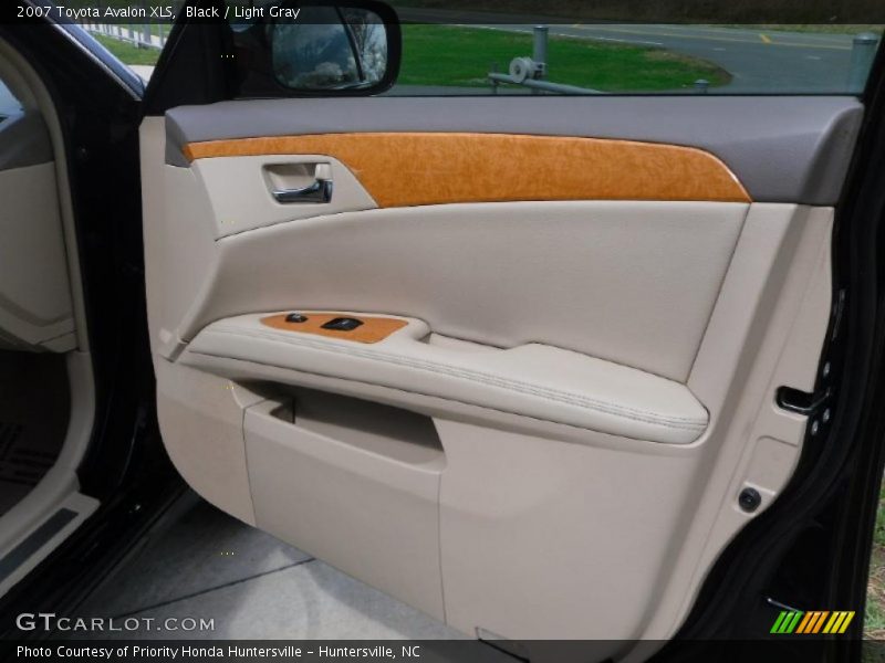 Black / Light Gray 2007 Toyota Avalon XLS