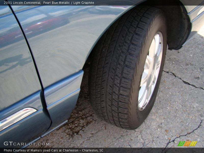 Pearl Blue Metallic / Light Graphite 2001 Lincoln Continental