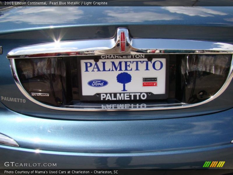 Pearl Blue Metallic / Light Graphite 2001 Lincoln Continental