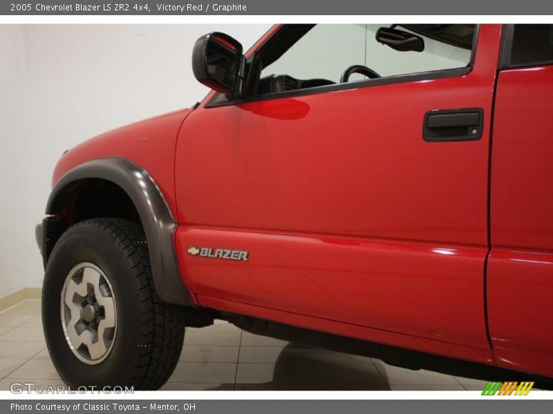 Victory Red / Graphite 2005 Chevrolet Blazer LS ZR2 4x4