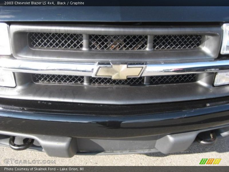 Black / Graphite 2003 Chevrolet Blazer LS 4x4