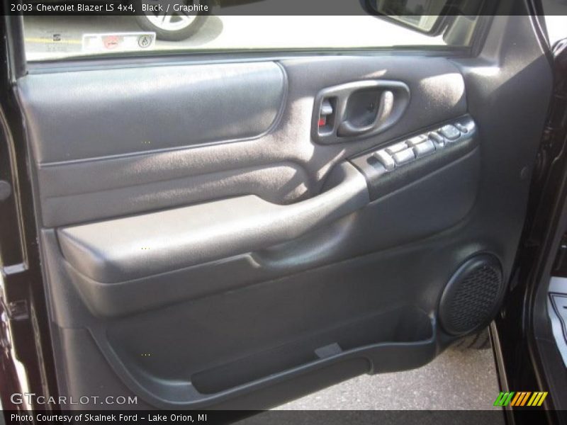 Black / Graphite 2003 Chevrolet Blazer LS 4x4
