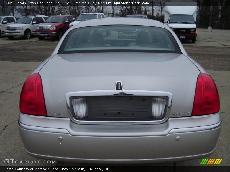 Silver Birch Metallic / Medium Light Stone/Dark Stone 2005 Lincoln Town Car Signature