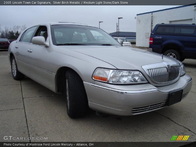Silver Birch Metallic / Medium Light Stone/Dark Stone 2005 Lincoln Town Car Signature