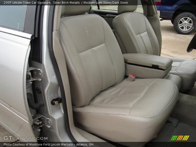 Silver Birch Metallic / Medium Light Stone/Dark Stone 2005 Lincoln Town Car Signature