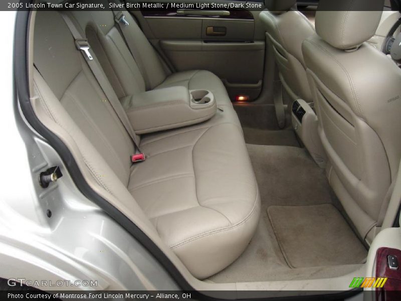 Silver Birch Metallic / Medium Light Stone/Dark Stone 2005 Lincoln Town Car Signature