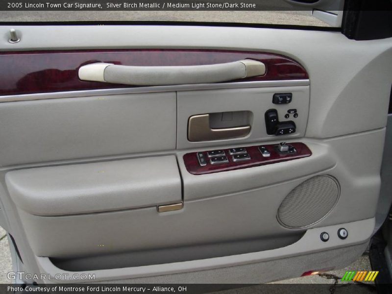 Silver Birch Metallic / Medium Light Stone/Dark Stone 2005 Lincoln Town Car Signature