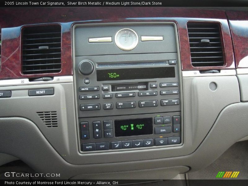 Silver Birch Metallic / Medium Light Stone/Dark Stone 2005 Lincoln Town Car Signature
