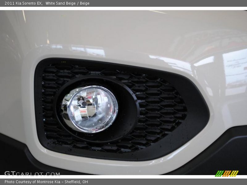 White Sand Beige / Beige 2011 Kia Sorento EX