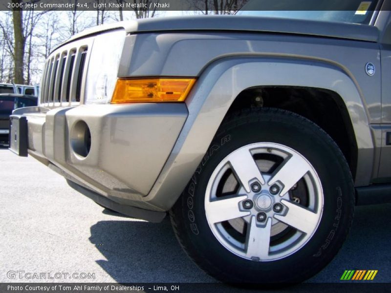 Light Khaki Metallic / Khaki 2006 Jeep Commander 4x4