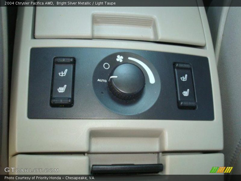 Bright Silver Metallic / Light Taupe 2004 Chrysler Pacifica AWD
