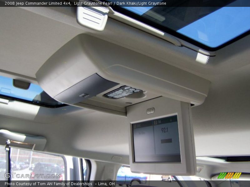 Light Graystone Pearl / Dark Khaki/Light Graystone 2008 Jeep Commander Limited 4x4