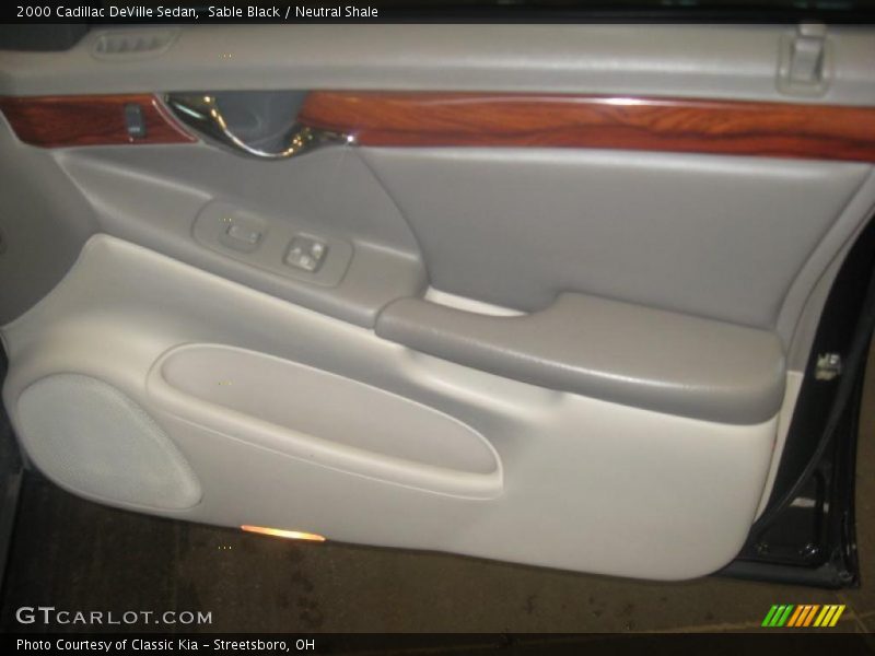 Sable Black / Neutral Shale 2000 Cadillac DeVille Sedan