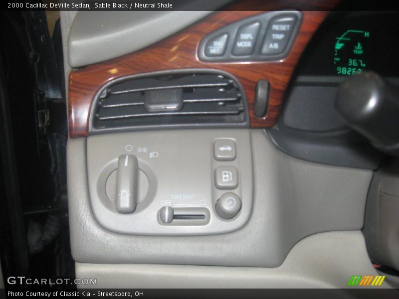 Sable Black / Neutral Shale 2000 Cadillac DeVille Sedan