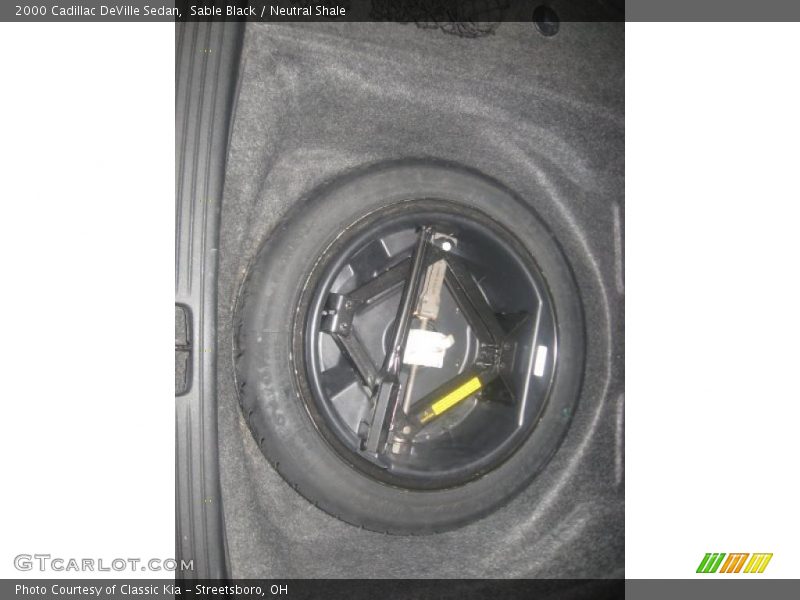 Sable Black / Neutral Shale 2000 Cadillac DeVille Sedan