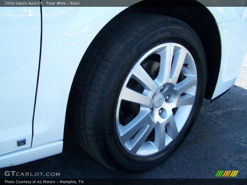 Polar White / Black 2009 Saturn Aura XR